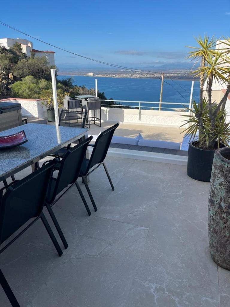 Appartement Duplex Rosas Avec Terrasse Magnifique Jacuzzi Vue Mer Buitenkant foto